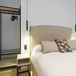 New Design Apartment - Private Patio - Gallos 3