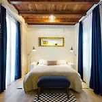 One&Lux Byron Suites