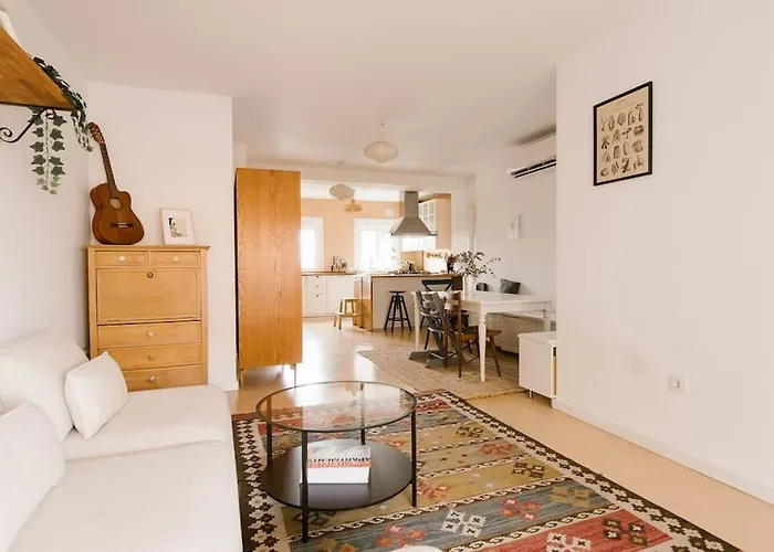 Cozy But Modern 2 Bed/Bath Perfect For Families
