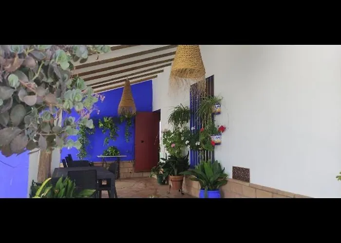 Chalet Independiente En Urbanizacion