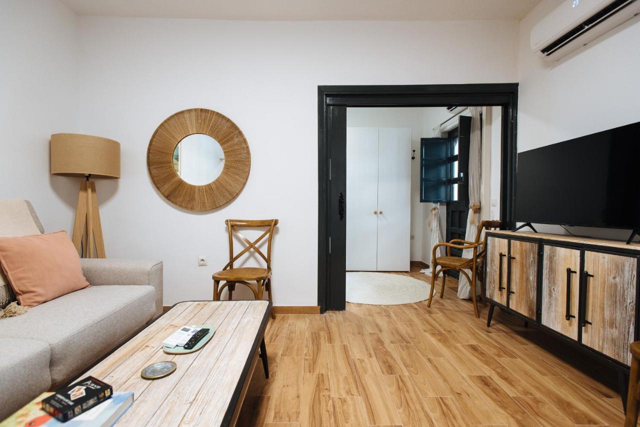 Aitana's Retreat With Charming Garden Apartment