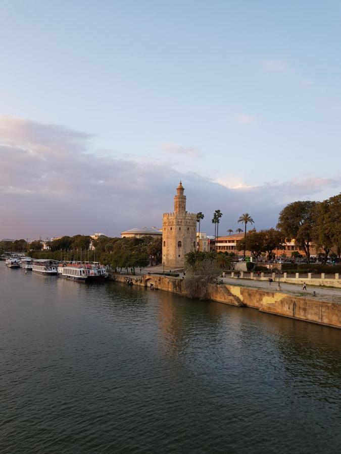 Magnifico Tipo En Triana Sevilla