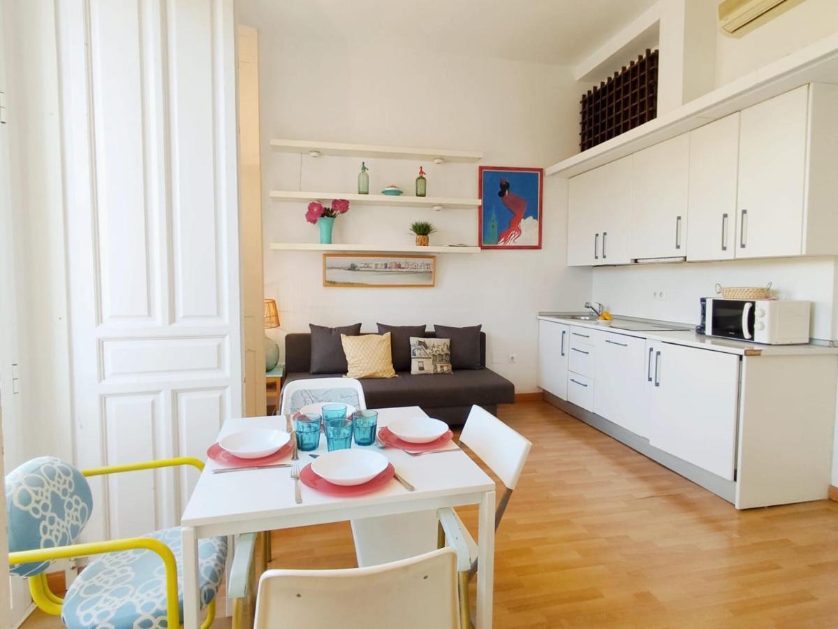 Homeyseville- Lovely In City Center, Parking Optional Apartment