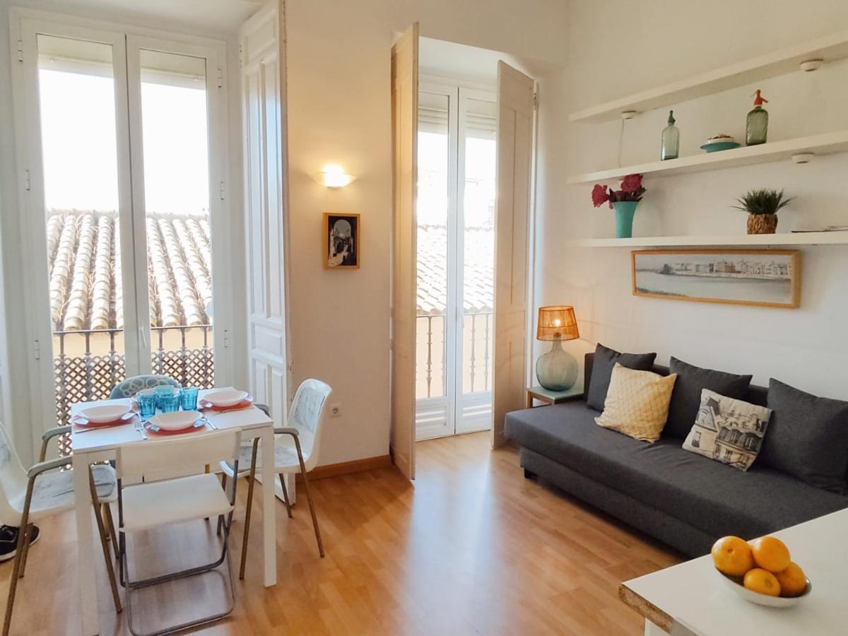 Homeyseville- Lovely In City Center, Parking Optional Apartment *