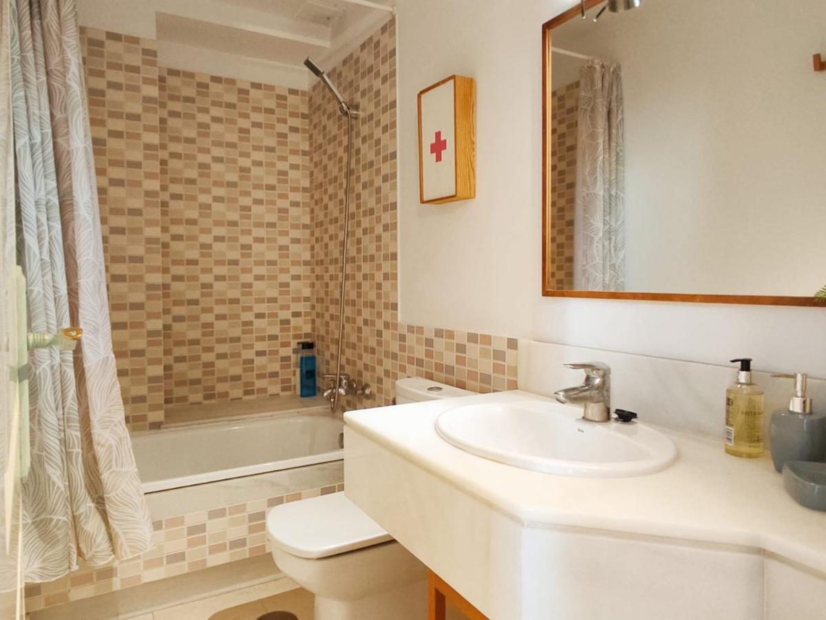 Homeyseville- Lovely In City Center, Parking Optional Apartment *