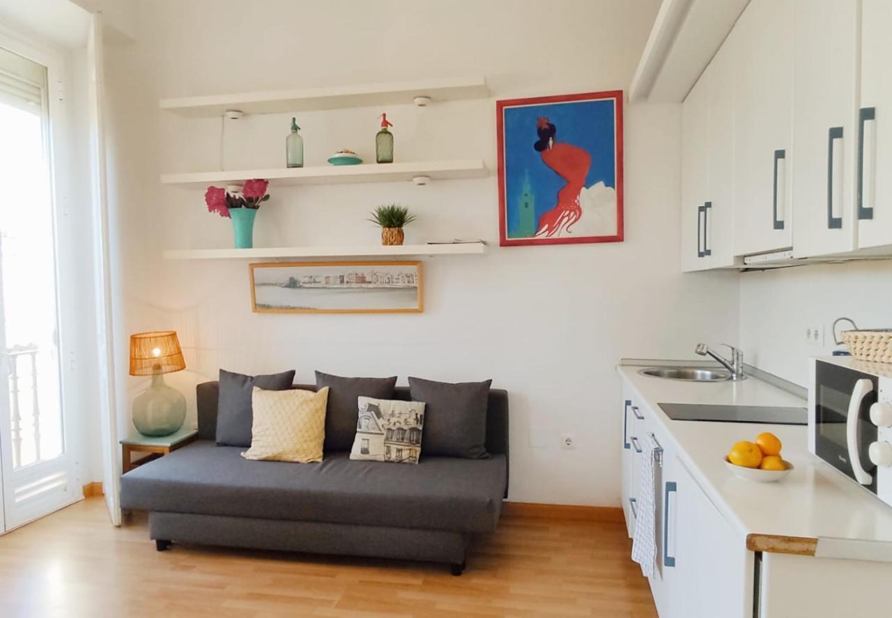 Homeyseville- Lovely In City Center, Parking Optional Apartment *