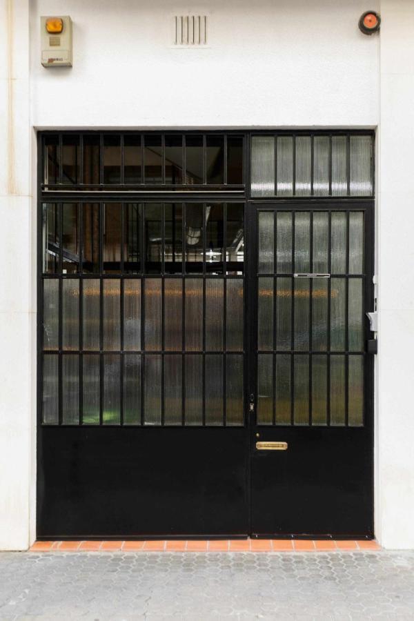 Monkeys Luxury Metaloft Apartment