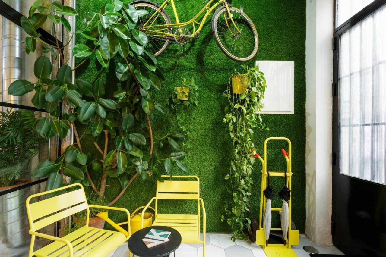 Monkeys Luxury Metaloft Apartment