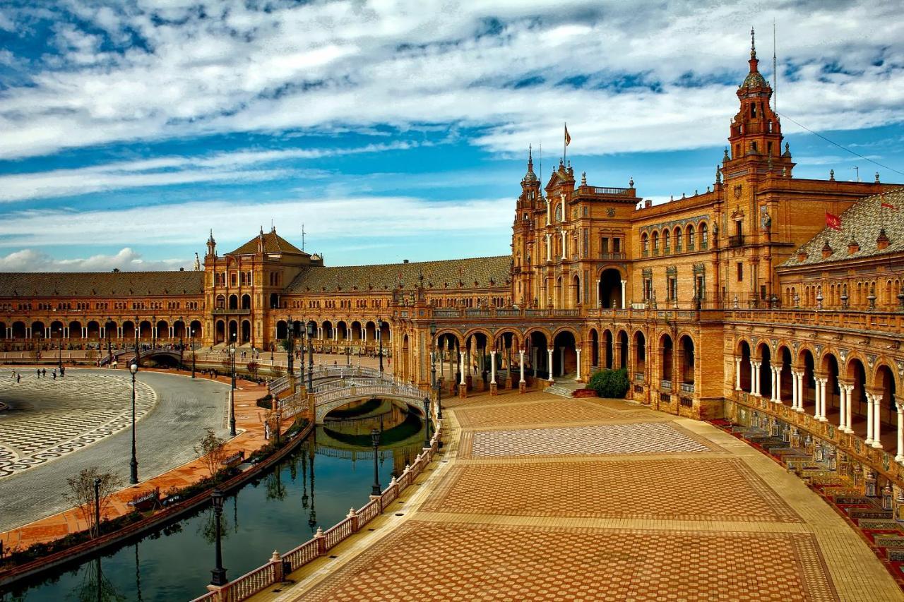 Plaza De Espana. Dreams Seville