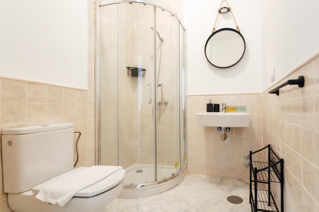 Modern And Wide- 1bd 1bth- Triana
