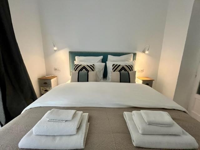 Ad1b Arenal 3br Apartment, 250 Mtrs From Cathedral *