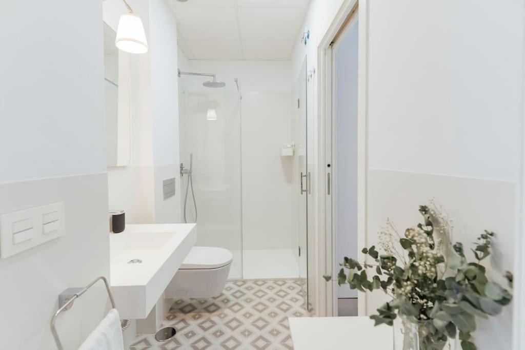 O&l Punonrostro Bright Minimalist Seville