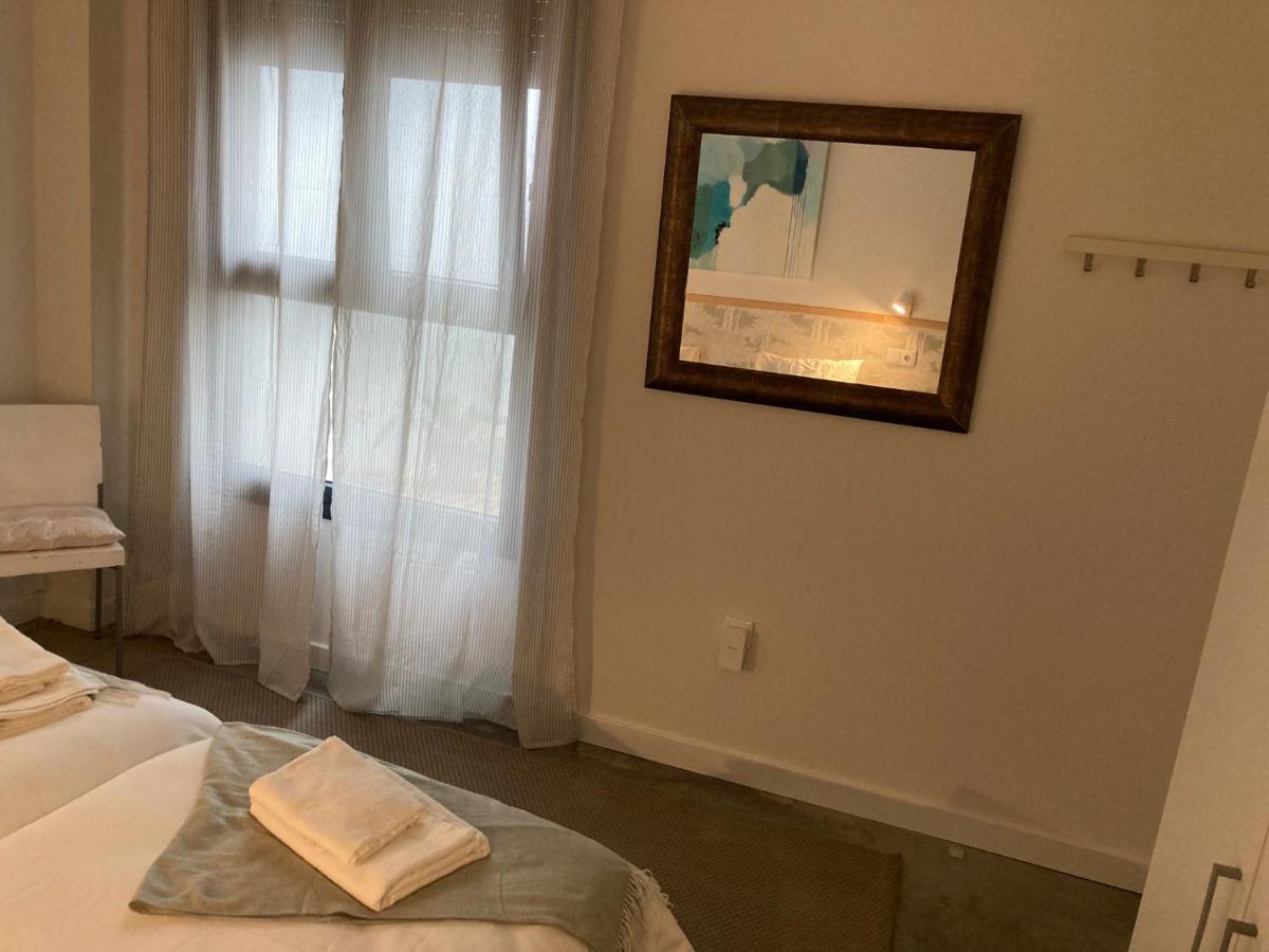 Apartamento Acogedor En Semisótano Con Patio Y Cerca De La Plaza De España