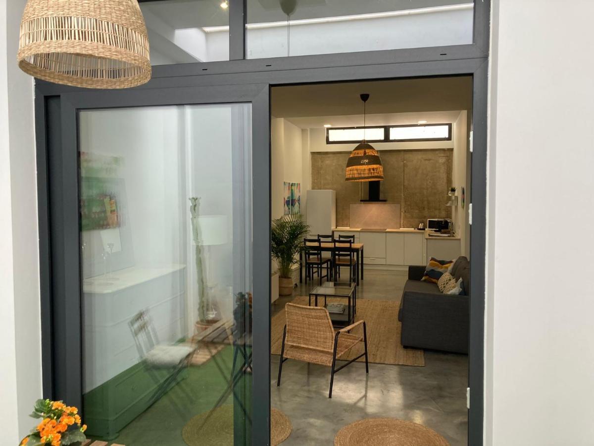 Apartamento Acogedor En Semisótano Con Patio Y Cerca De La Plaza De España