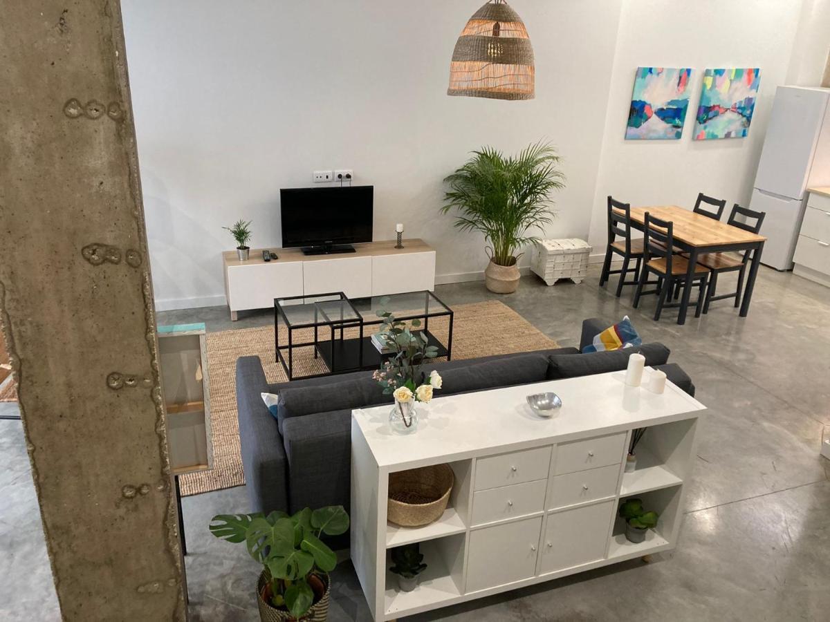 Apartamento Acogedor En Semisótano Con Patio Y Cerca De La Plaza De España