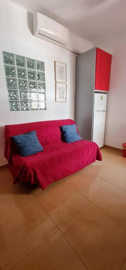 Triana Y Apartment *