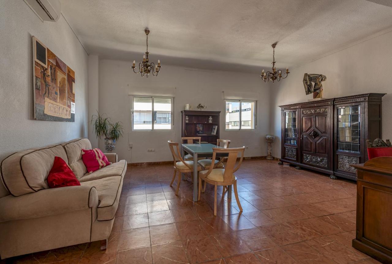 Wide And Traditional- 2bd 1bth- Gavidia *