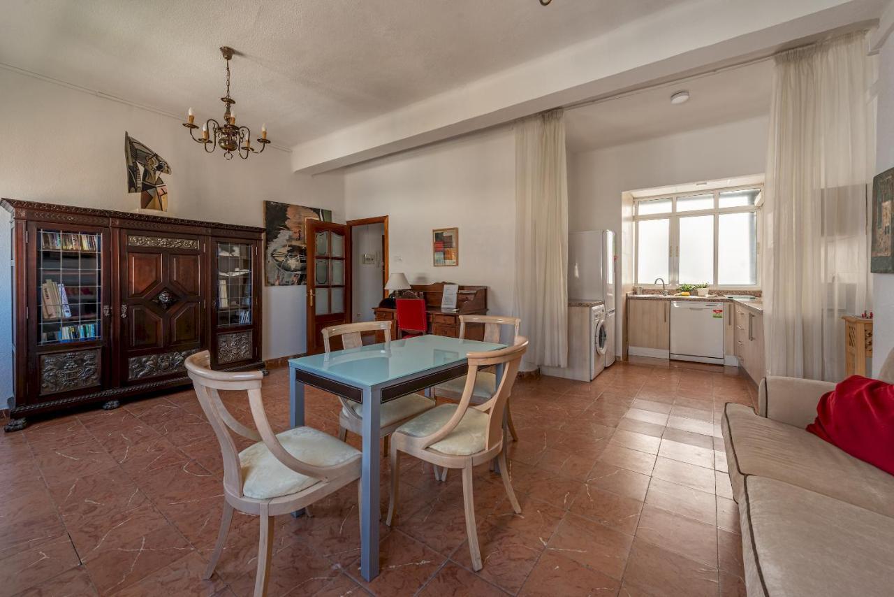 Wide And Traditional- 2bd 1bth- Gavidia Apartment *