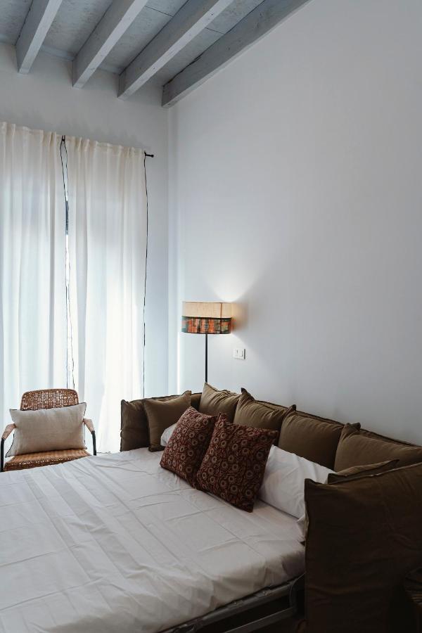 O&l Punonrostro Bright Minimalist Apartment