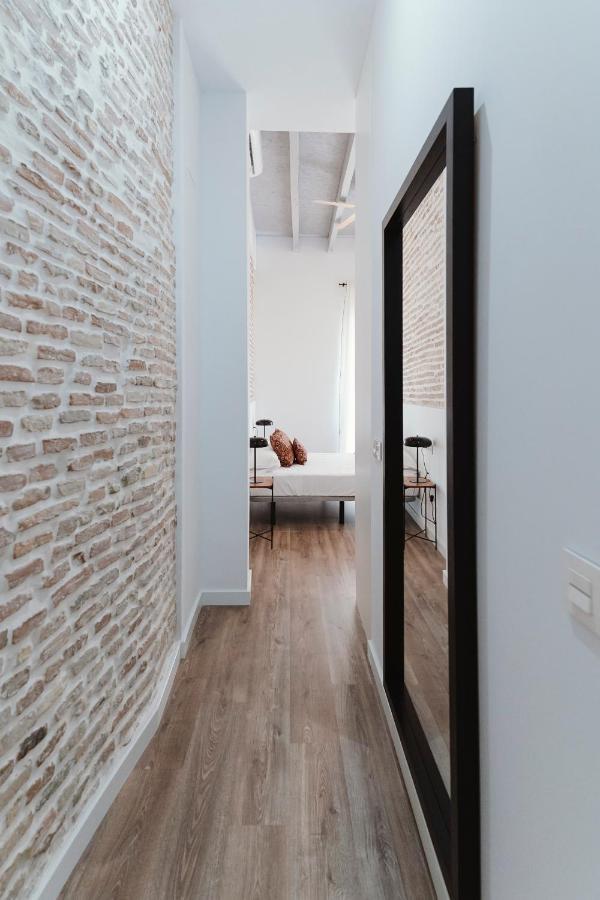 O&l Punonrostro Bright Minimalist Apartment Seville