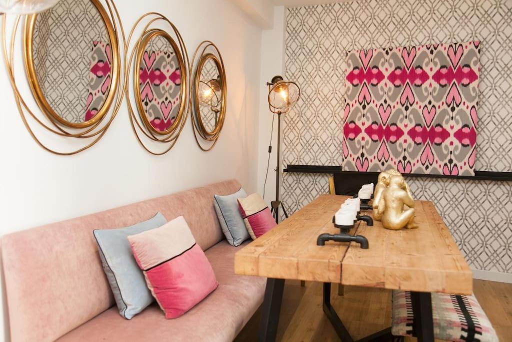Modern & Apartment. Old Town. Private Parking Apartment *