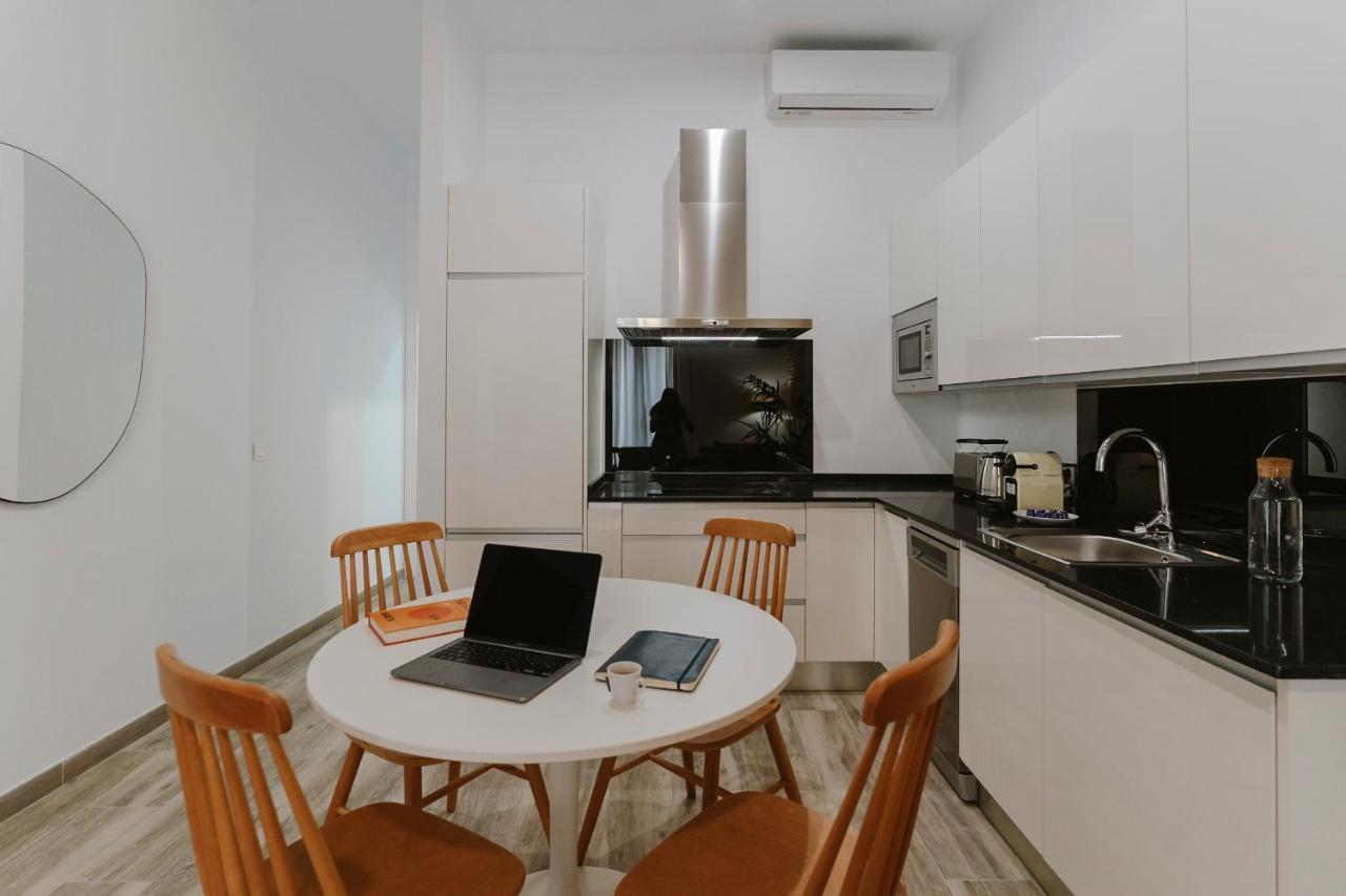 O&l Punonrostro Bright Minimalist Seville