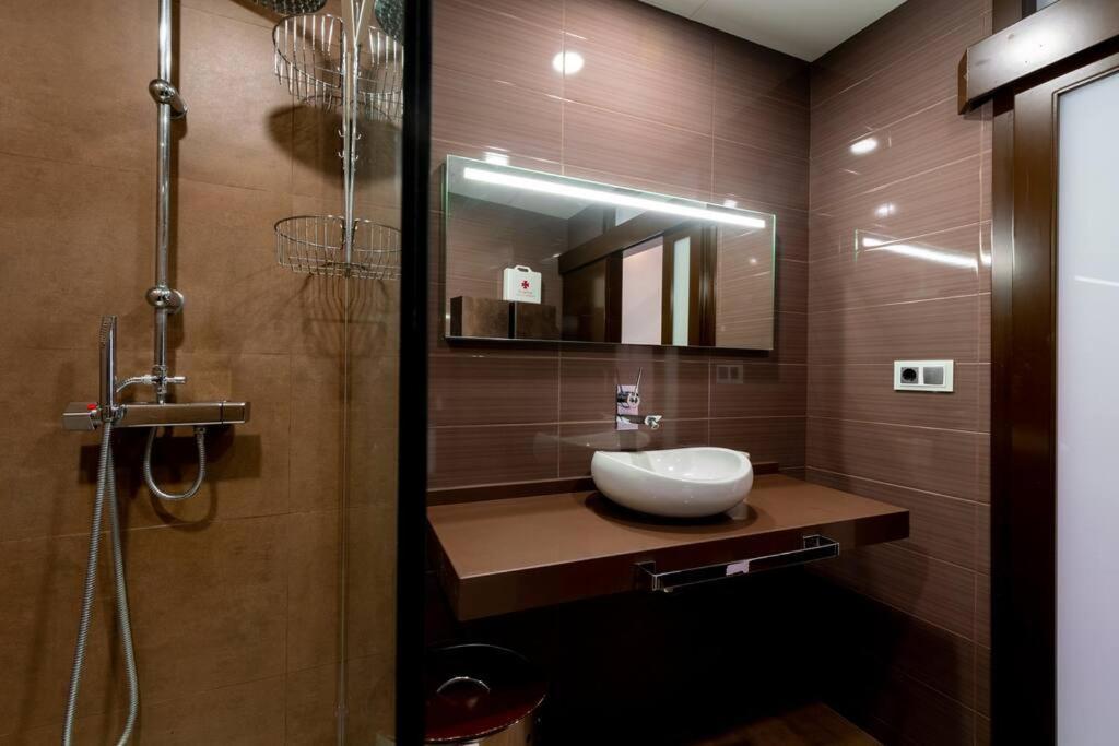 Fr26 Luxurious Apartment, 2 Minutes From Cathedral Apartment