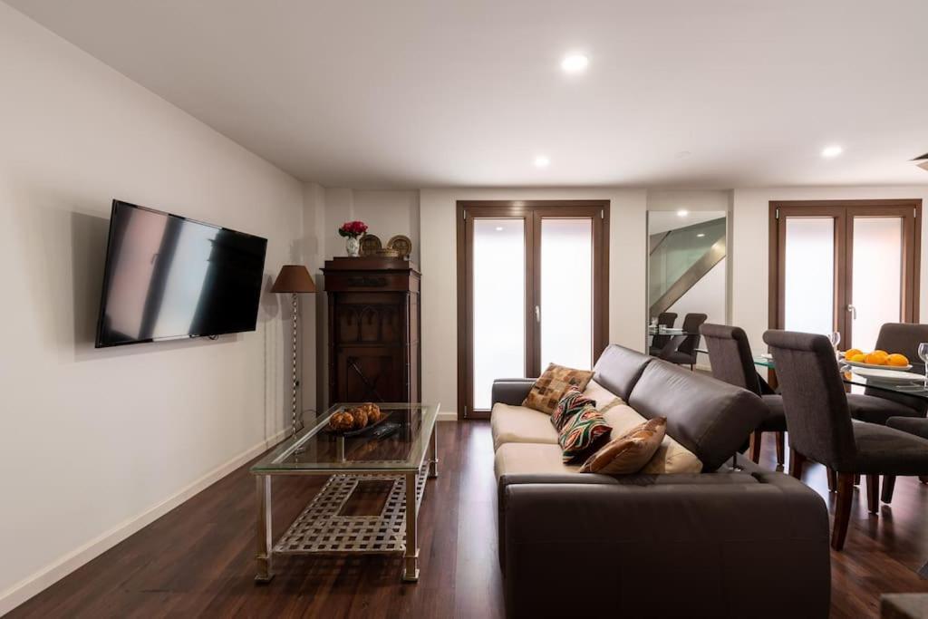 Fr26 Luxurious Apartment, 2 Minutes From Cathedral Apartment *