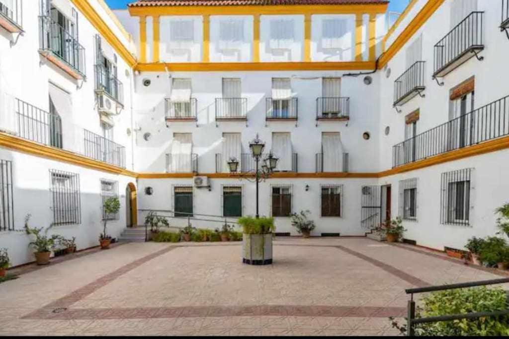 Boteros Wabi * Seville