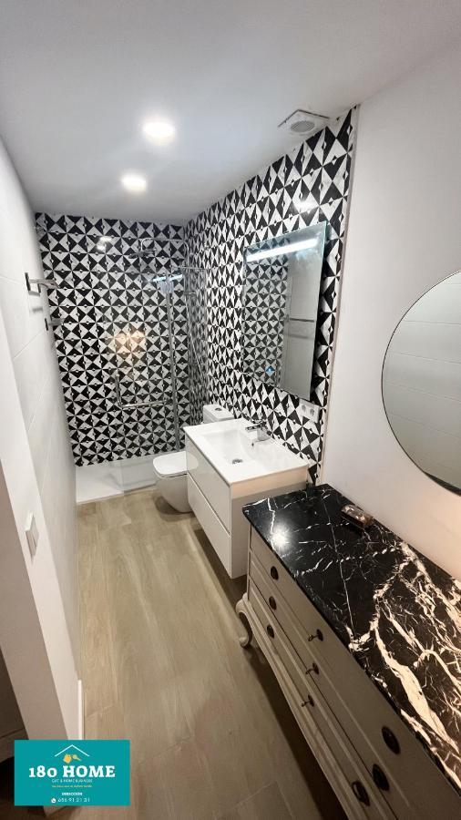 180 Luxury Redes * Seville