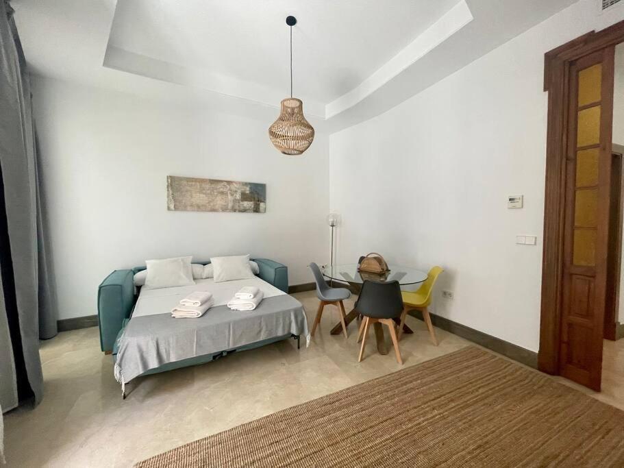 J21 By Cathedral Alcazar * Sevilla