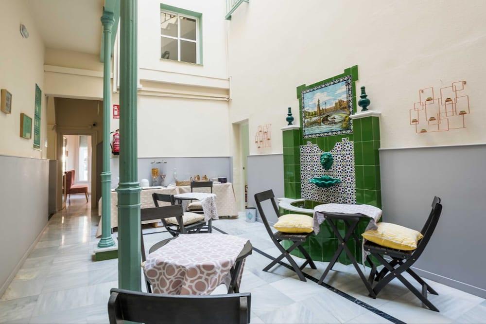 Inn Nuea Alameda