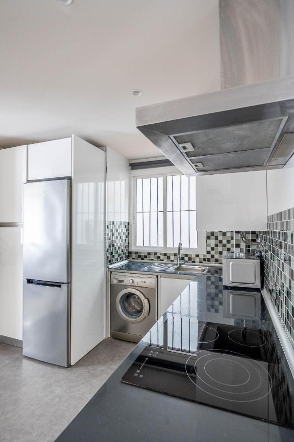 Amplisimo De Diseno Nuevo En El Corazon De Triana, Parking Included Apartment Seville