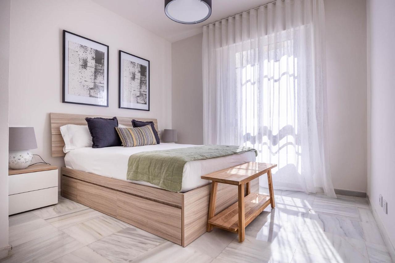 Amplisimo De Diseno Nuevo En El Corazon De Triana, Parking Included Apartment *