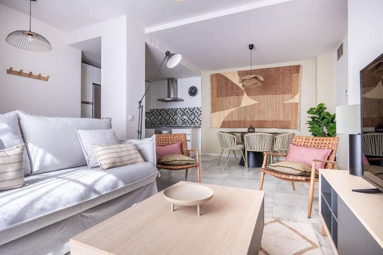 Apartment Amplisimo De Diseno Nuevo En El Corazon De Triana, Parking Included