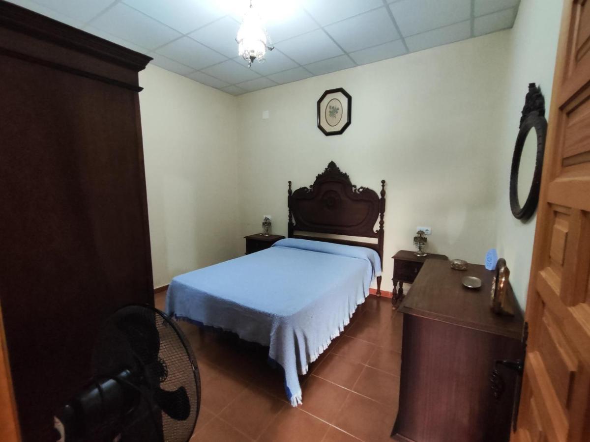Mesa Del Lobo Cabrahigo Holiday home Seville