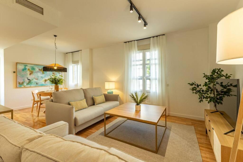 Triana Deluxe By Valcambre