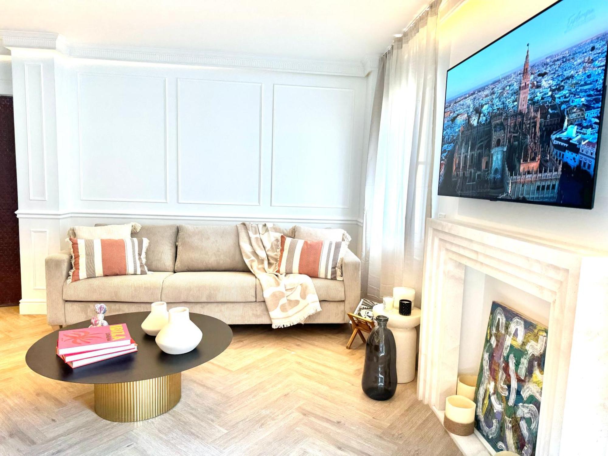 Luxury Cathedral Views In Apartment *