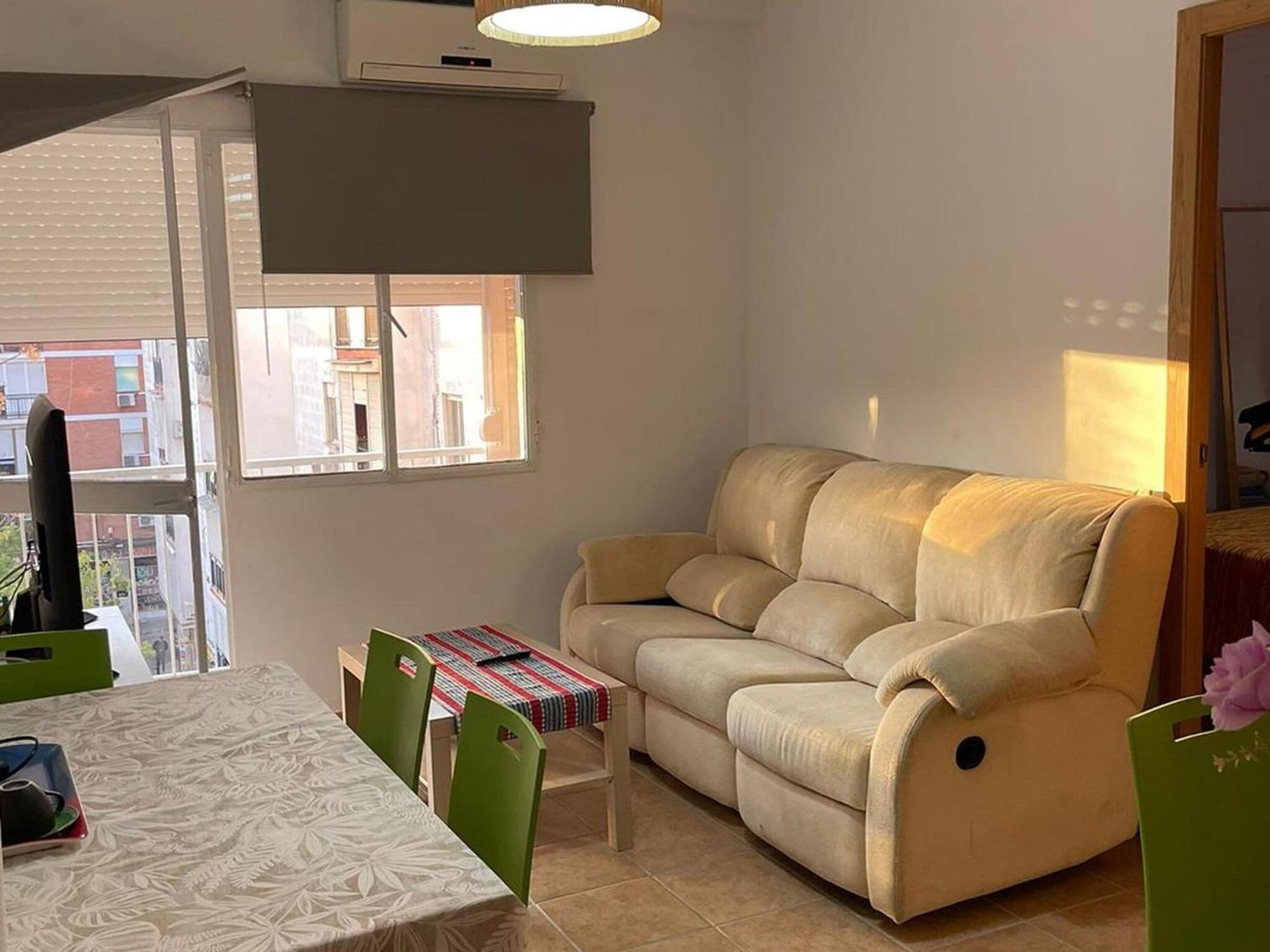 Cosy With Shared Balcony Apartamento Sevilla