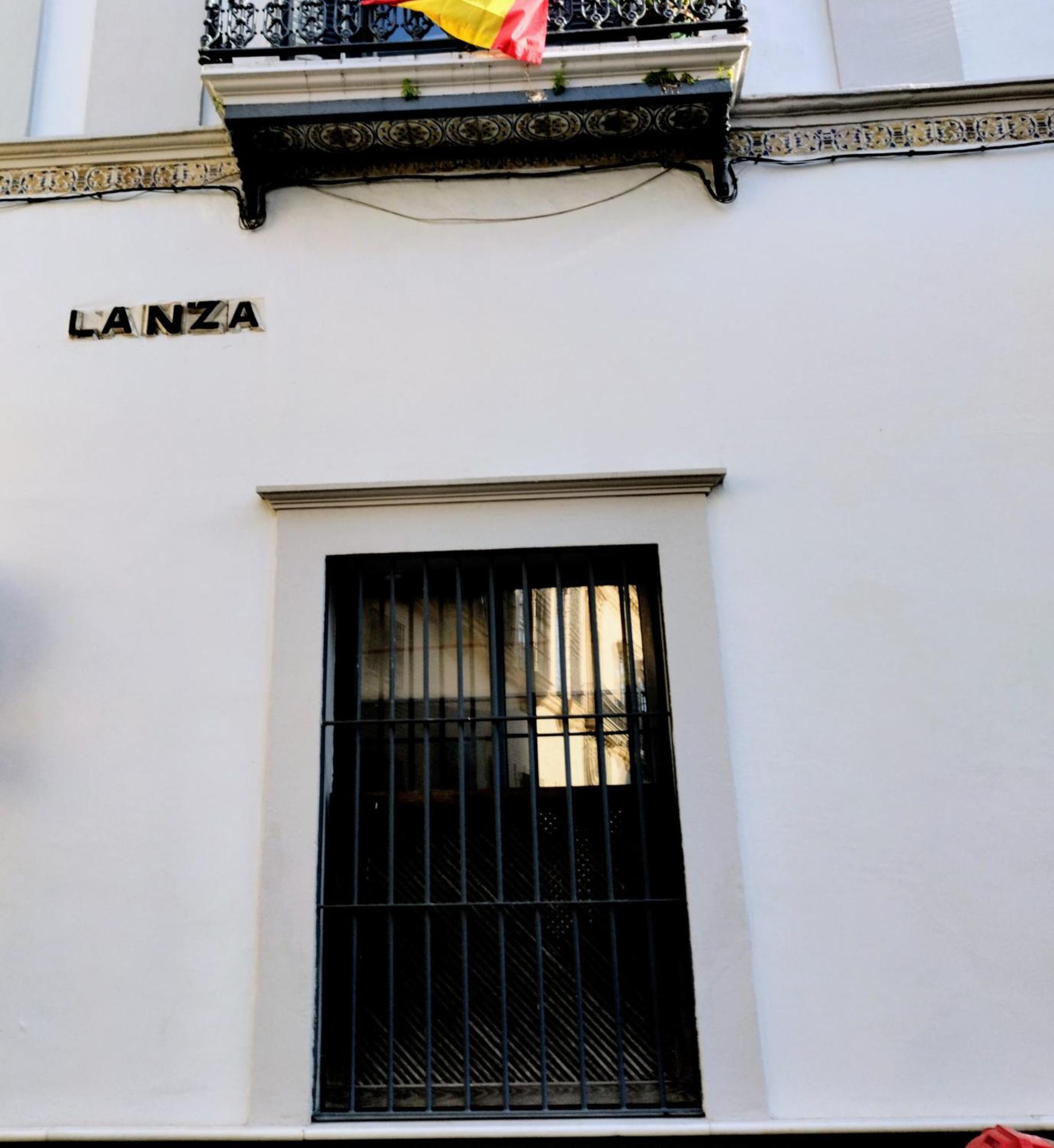 Lanza En El Corazon De Apartment *