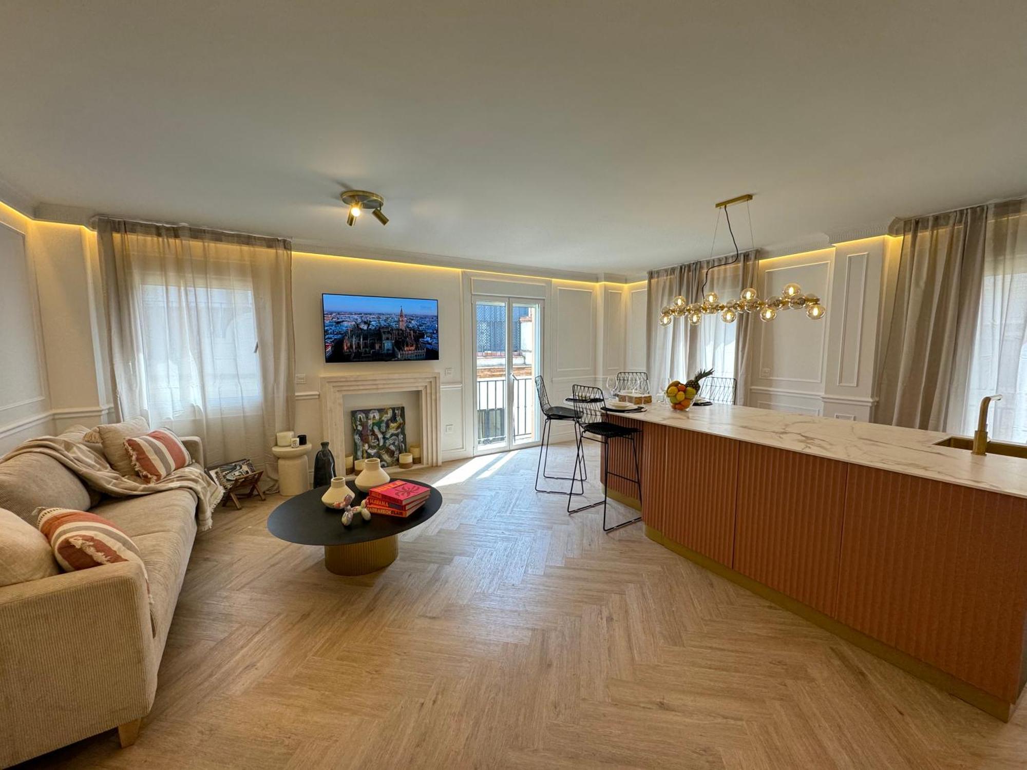 Luxury Cathedral Views In Apartment