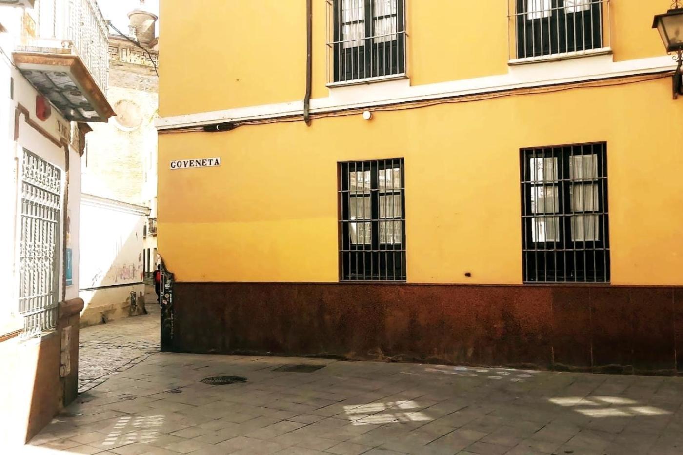 Yellow Sun Apartment *