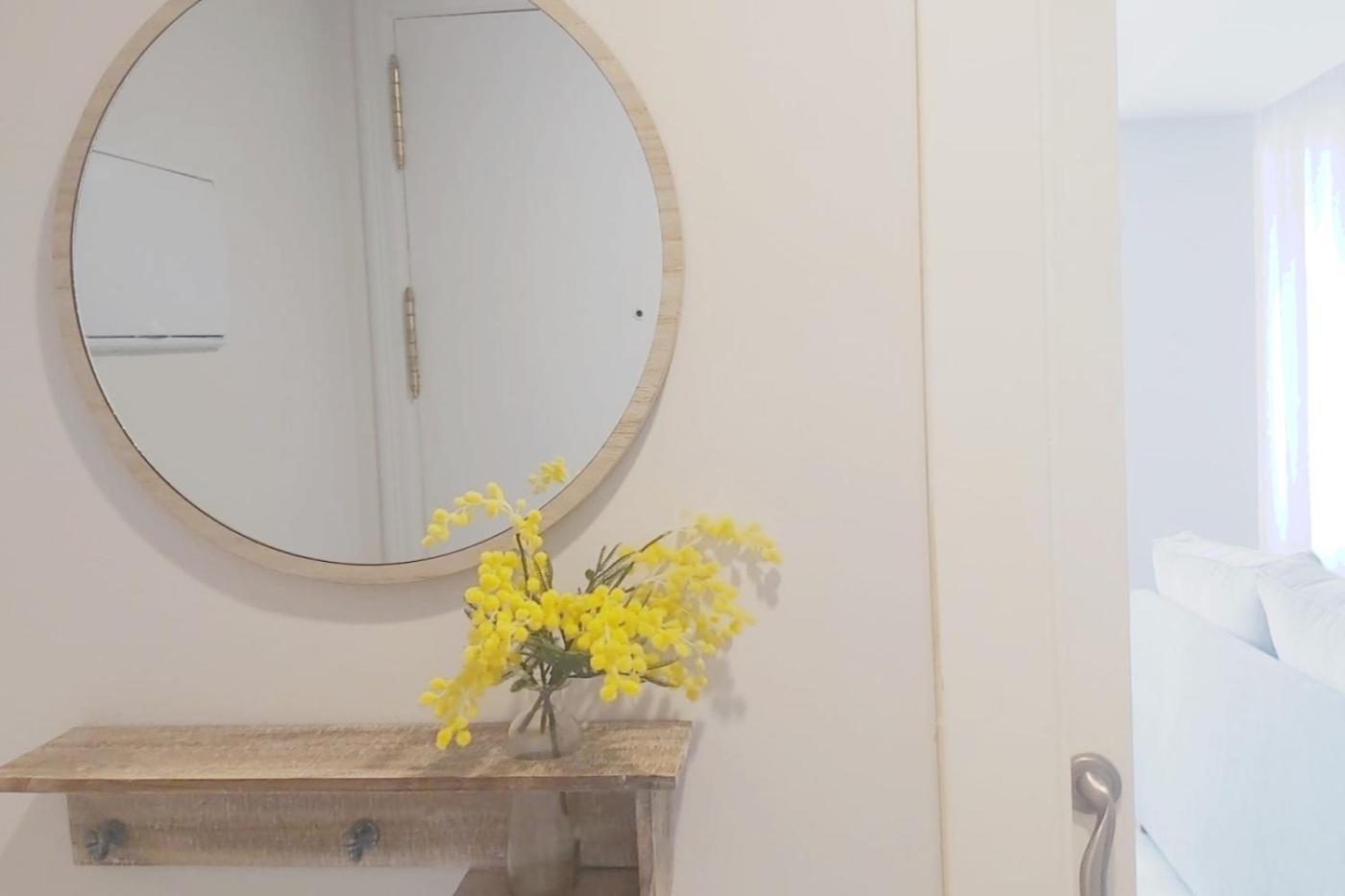 Yellow Sun Apartment