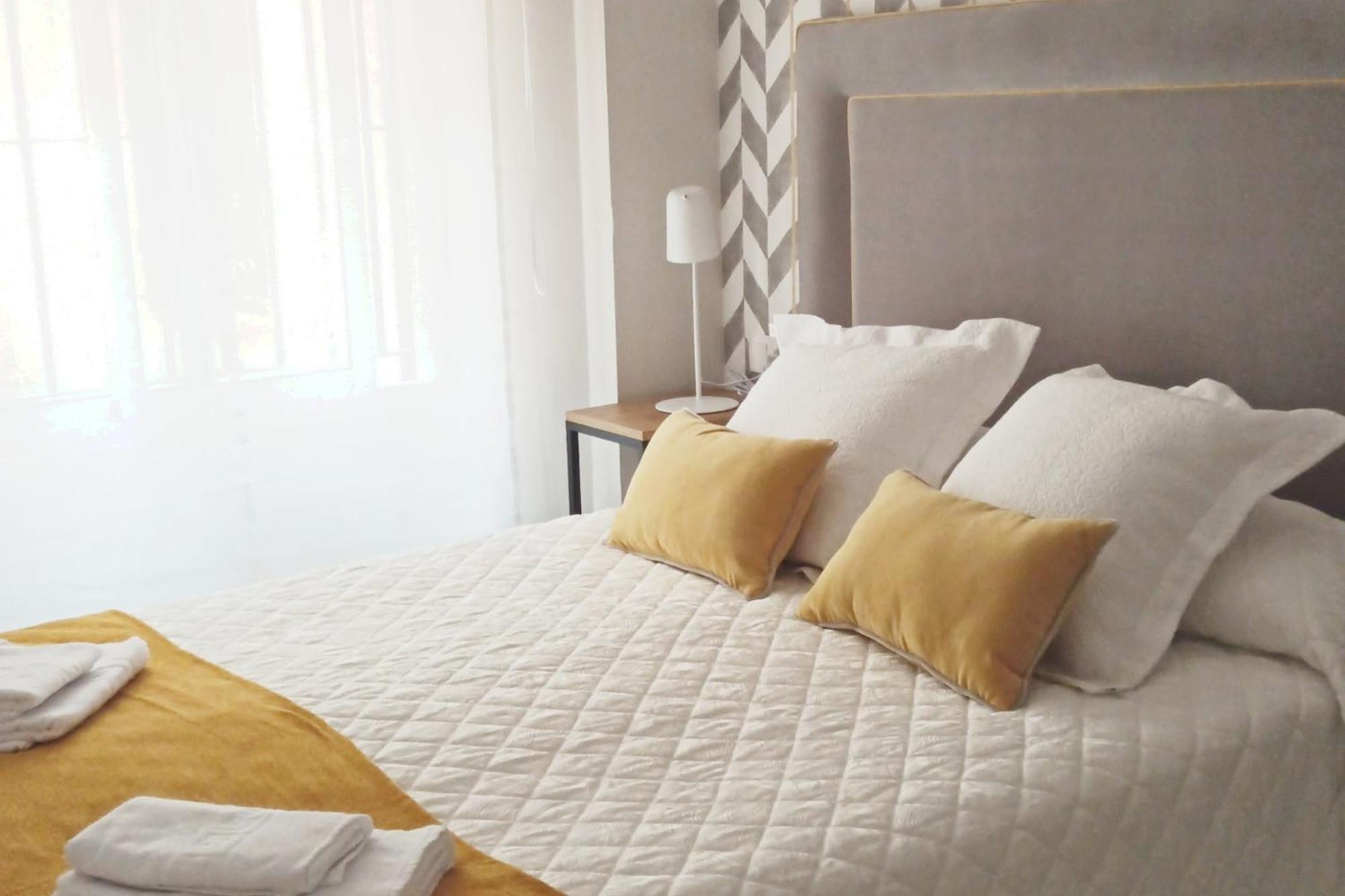Yellow Sun Apartment