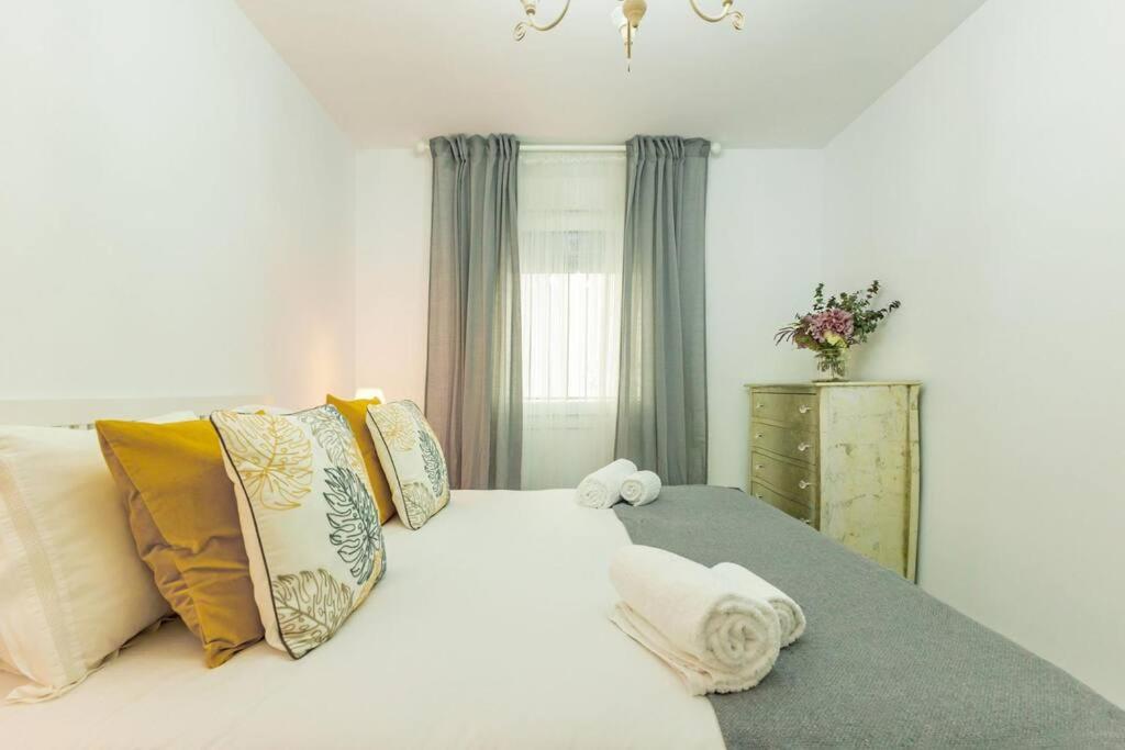 Cardenal Cervantes Deluxe By Valcambre Apartment
