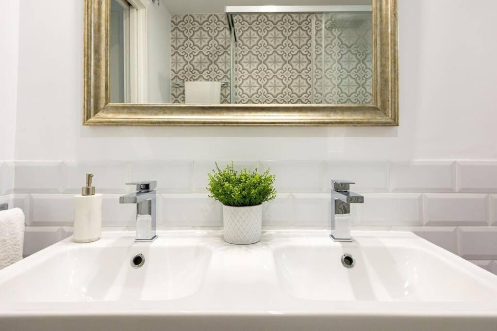 Apartment Cardenal Cervantes Deluxe By Valcambre Seville