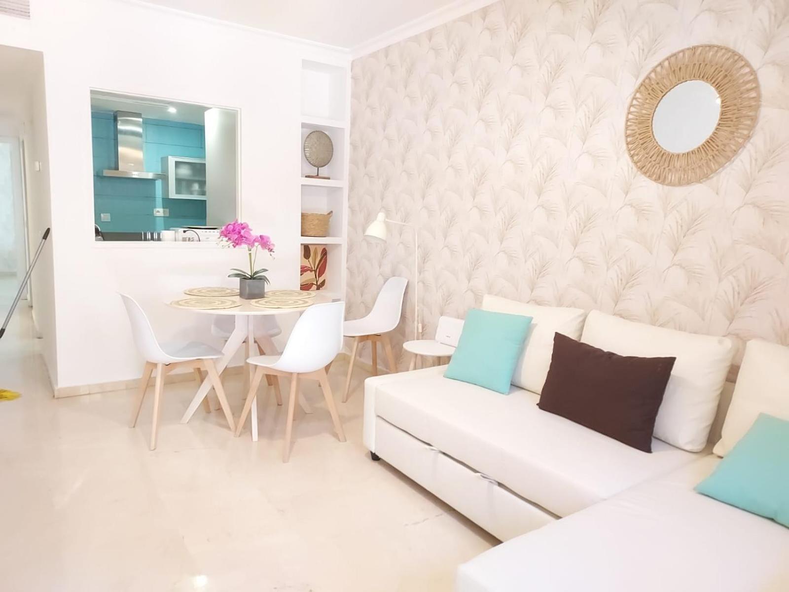 Apartamento En Patio Sevillano Alameda-isla Magica *