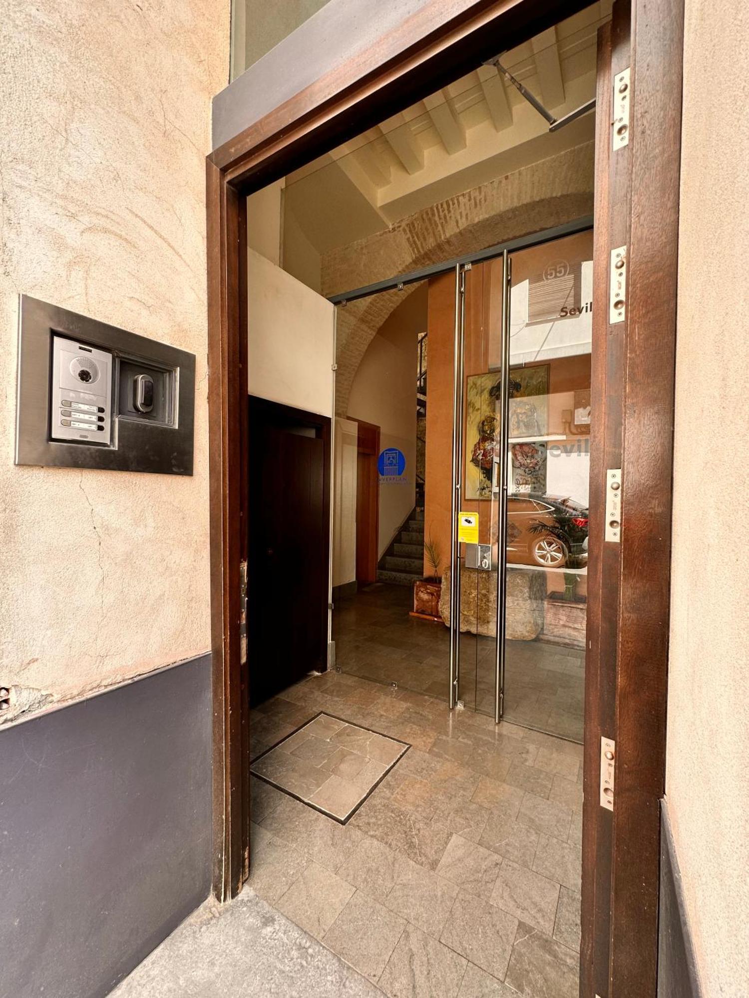 Penthouse Near Cathedral Private Rooftop Private Parking Apartment *