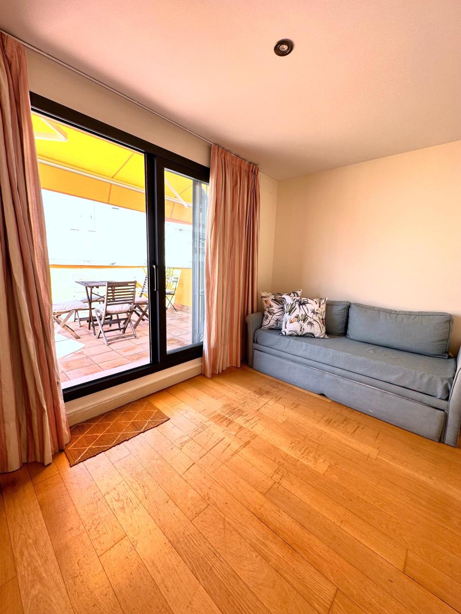 Apartment Penthouse Near Cathedral Private Rooftop Private Parking