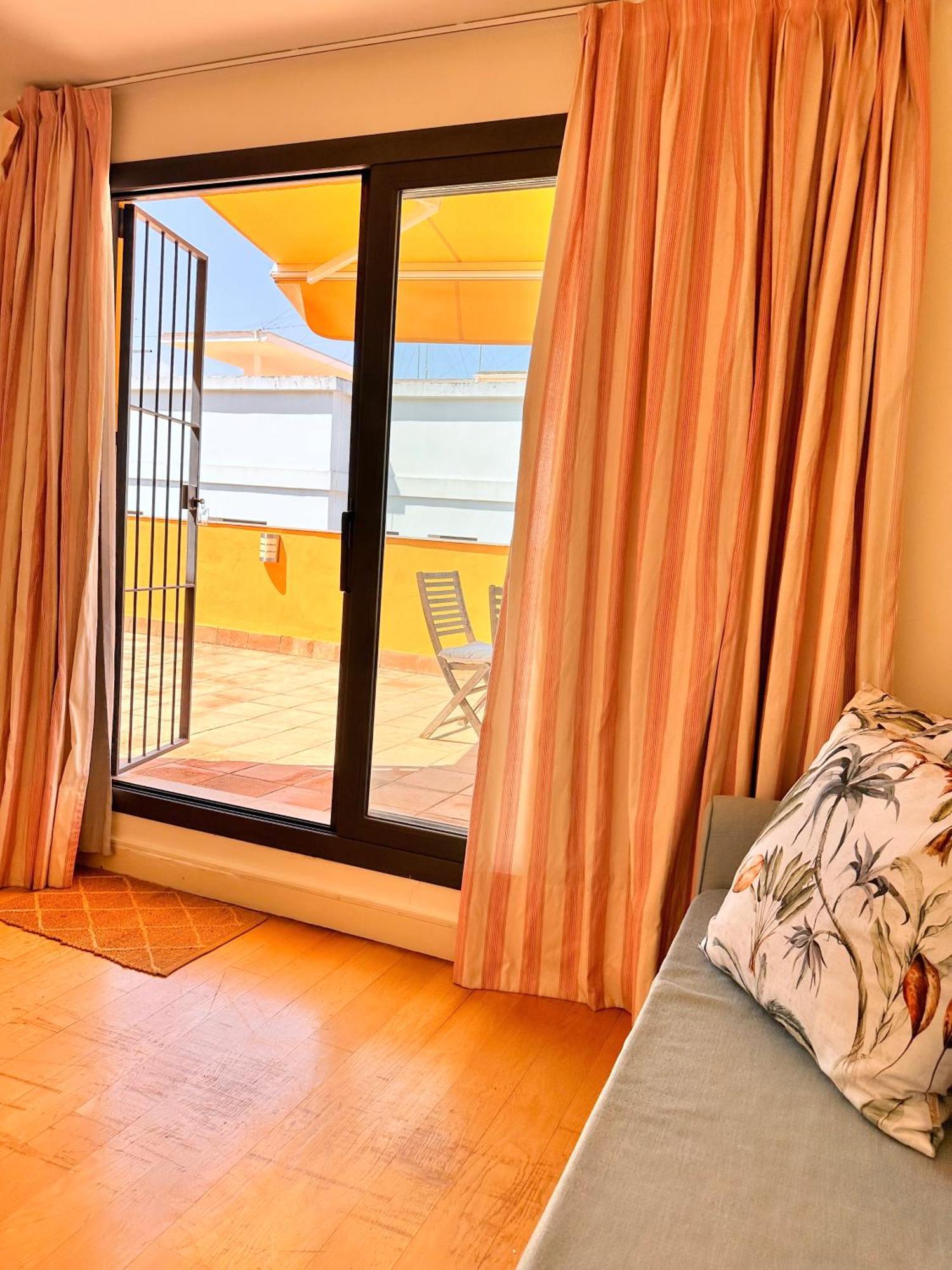 Apartment Penthouse Near Cathedral Private Rooftop Private Parking *